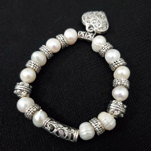 Pearl and Silver Bracelet with Heart Pendant - Picture 4 of 5